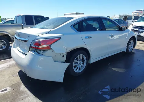 2015 Nissan Altima 2.5 S из США, поврежденный, VIN 1N4AL3AP3FC477463